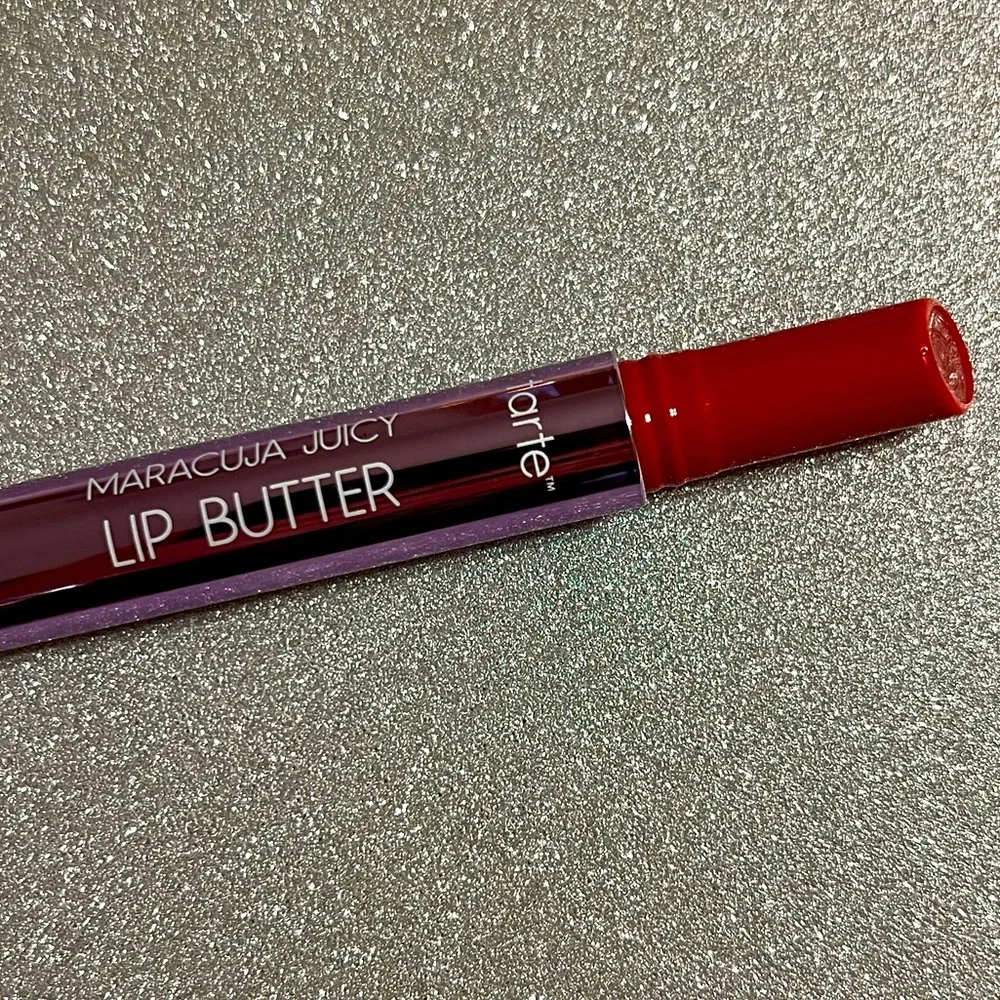 TARTE. Maracuja Jucy Lip Butter. Color Cherry. 2.7g/0.095oz 💄💋